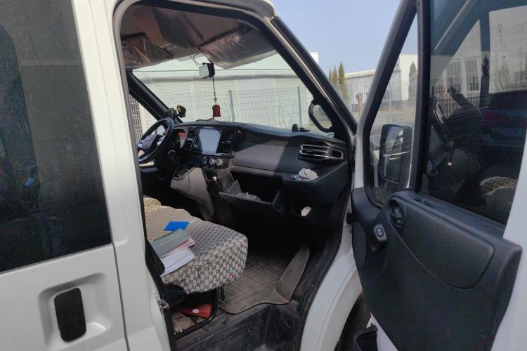 Used JMC Fushun 2023 2.0T Manual Short-Wheelbase Mid-Height Commercial Multi-Purpose 5-Seater Passenger Vehicle Left Rear Seat