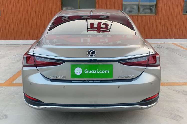 Used Lexus ES 2023 200 Excellence Edition
