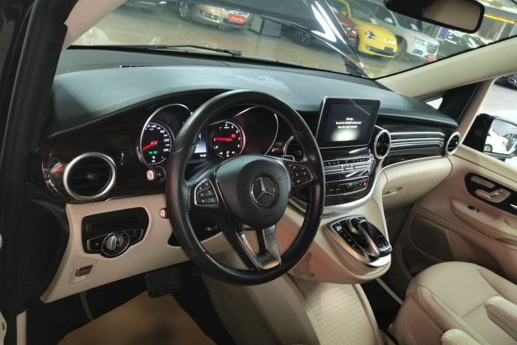 Used Mercedes-Benz V-Class 2018 V 260 Avantgarde Edition China VI