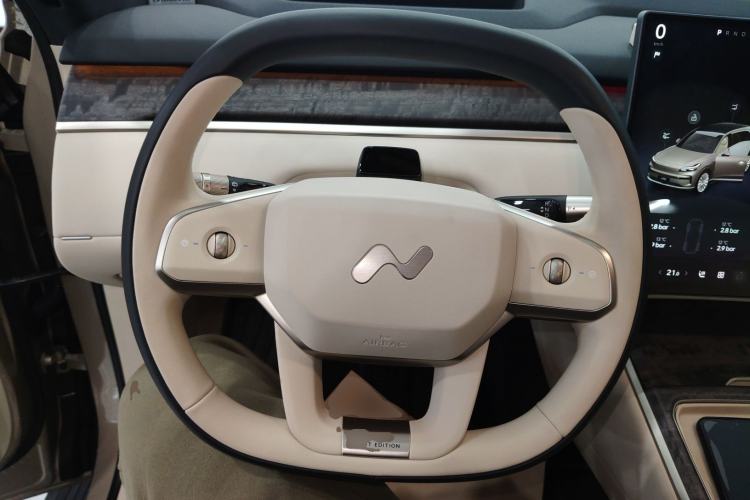 Used ONVO Luxeed L90 2025 Model—Max Six-Seater Version
