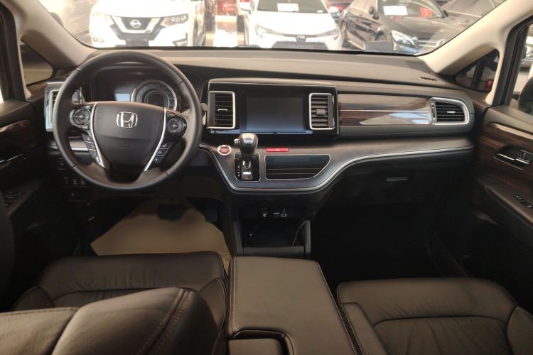 Used Honda Elysion 2016 2.4L Luxury Edition
