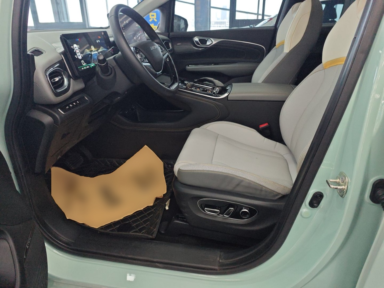 المقاعد الأمامية داخل السيارة