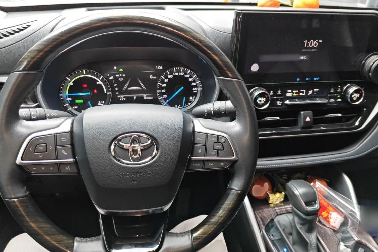 Used Toyota Highlander 2022 Dual-Engine 2.5L Four-Wheel Drive Prestige Version 7 Seats
