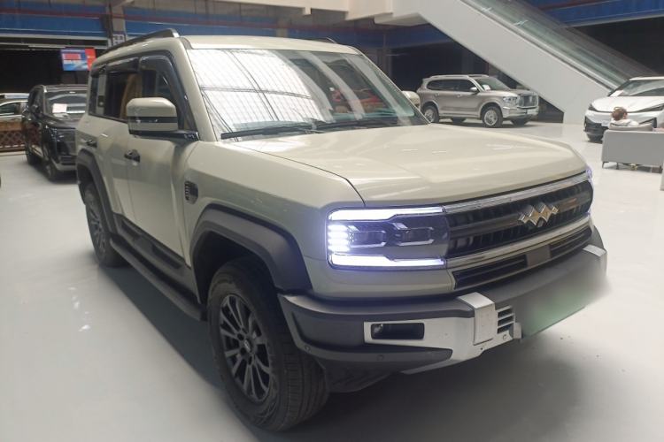 Used Formula Leopard 5 2023 Navigator Edition Front Right 45 Deg