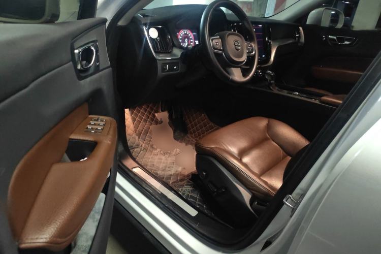 Used Volvo XC60 2020 T5 4x4 Zhiyi Luxury Edition