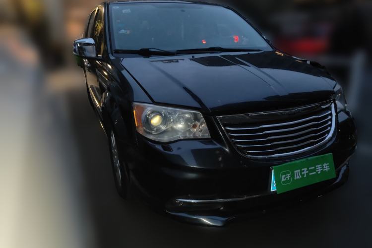 Used Chrysler Grand Voyager 2013 3.6L Luxury Edition Front Right 45 Deg