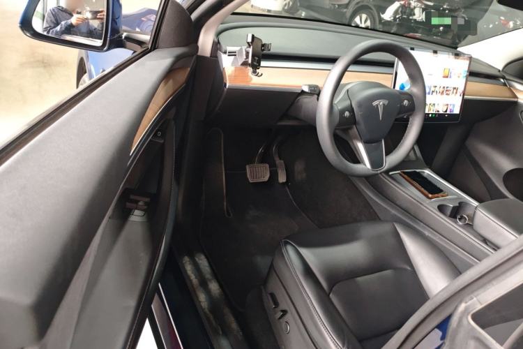 Used Tesla Model Y 2021 Long-Range All-Wheel-Drive Version 3D7