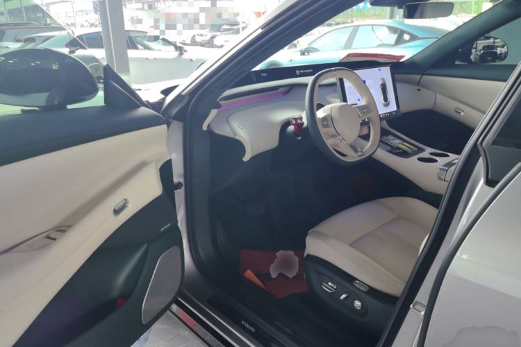 Used Xiaomi Auto YU7 2025 Ultra-Long Range High-Performance All-Wheel-Drive Max Edition Driver Seat