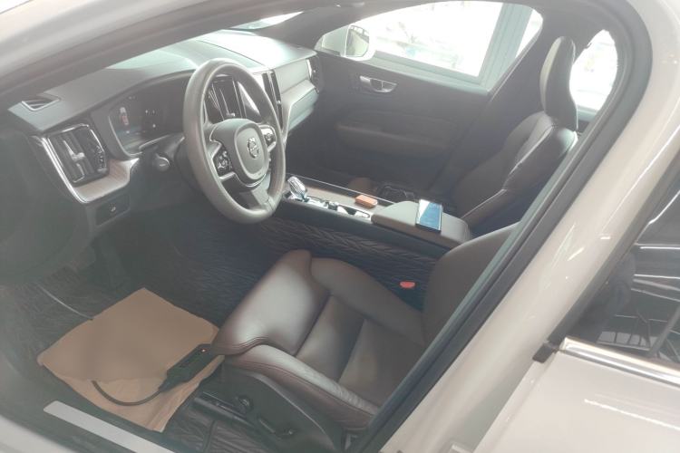 Used Volvo XC60 2023 B5 4x4 Smart Luxury Edition
