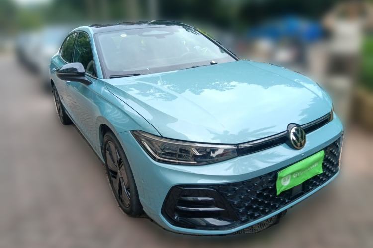 Used Volkswagen Passat 2025 Pro 380TSI Starry Dragon Luxury Edition Front Right 45 Deg