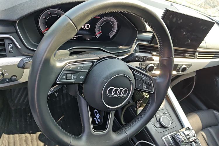 Used Audi A5 2020 Coupe 40 TFSI Fashion Edition China VI Emission Standard Steering Wheel