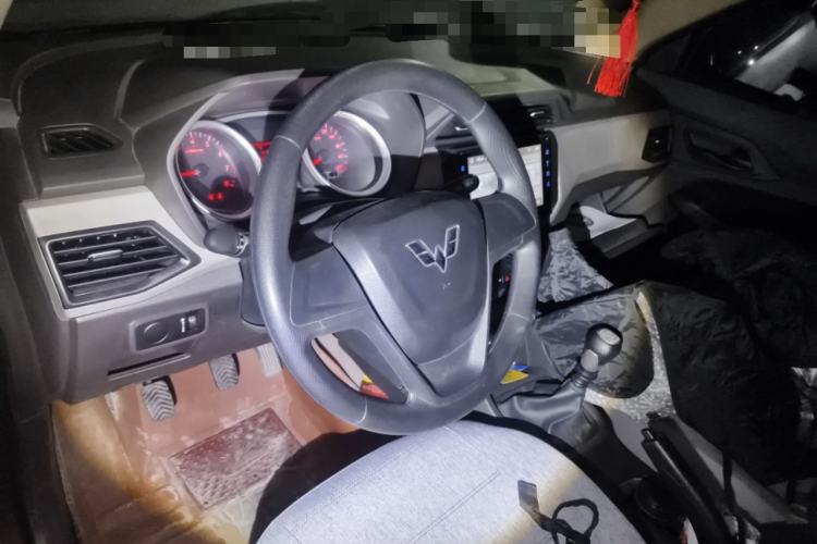 Used Wuling Hongguang 2019 1.5L S Standard Version China VI LAR Steering Wheel