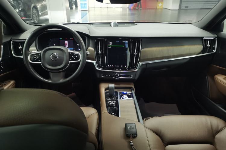 Used Volvo V90 2022 Cross Country B5 AWD Smart Range Edition
