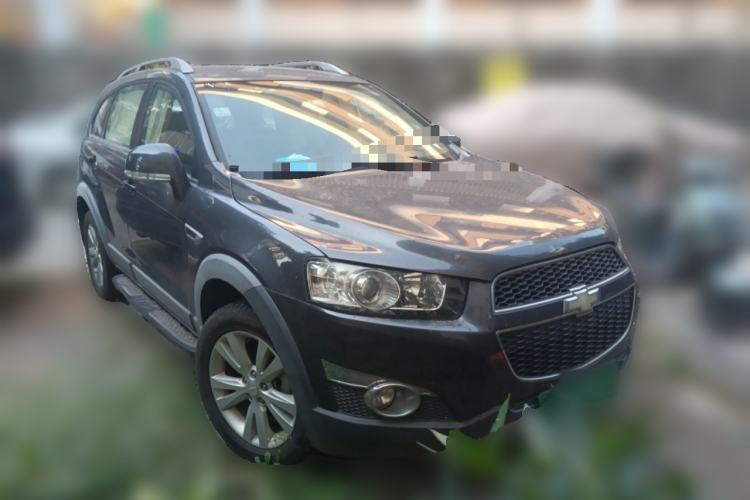 Used Chevrolet Captiva 2014 2.4L 4x4 Flagship Edition 7 Seats Front Right 45 Deg