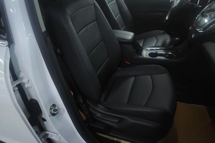 Used Chevrolet Equinox 2019 535T Automatic YuJie Edition China VI
