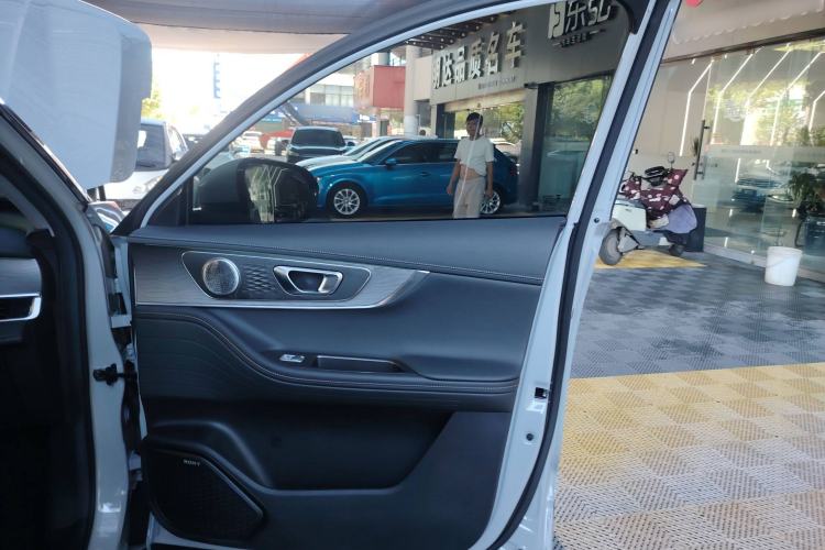 Used Chery Tiggo 8 PRO New Energy 2023 Champion Edition 1.5T 100km Glory Version
