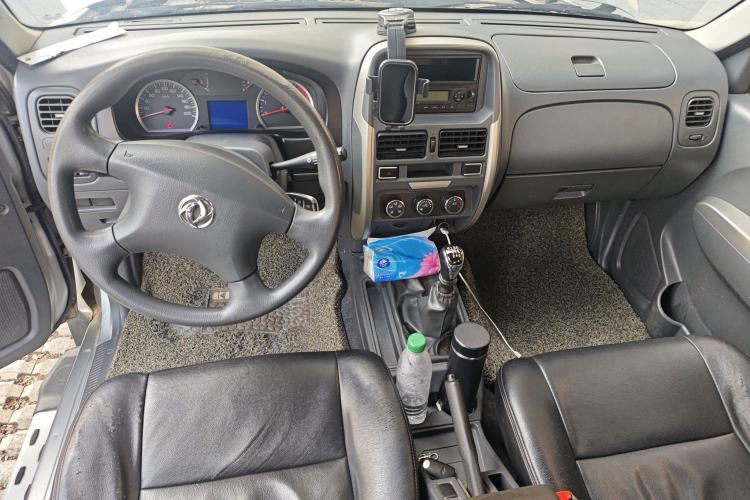 Used Dongfeng Ruichi 2017 2.5T Diesel Two-Wheel Drive Standard Version ZD25T5 Center Console