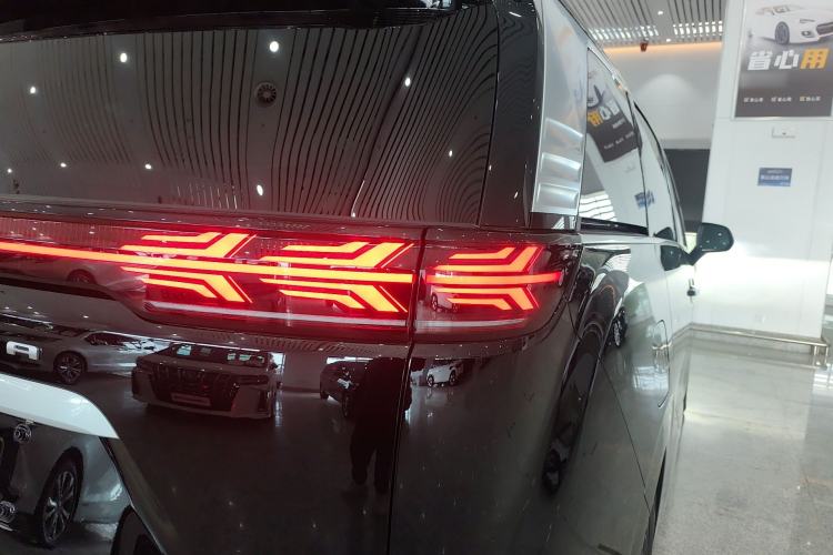 Used Denza D9 2024 DM-i 980 Four-Wheel Drive Flagship Model