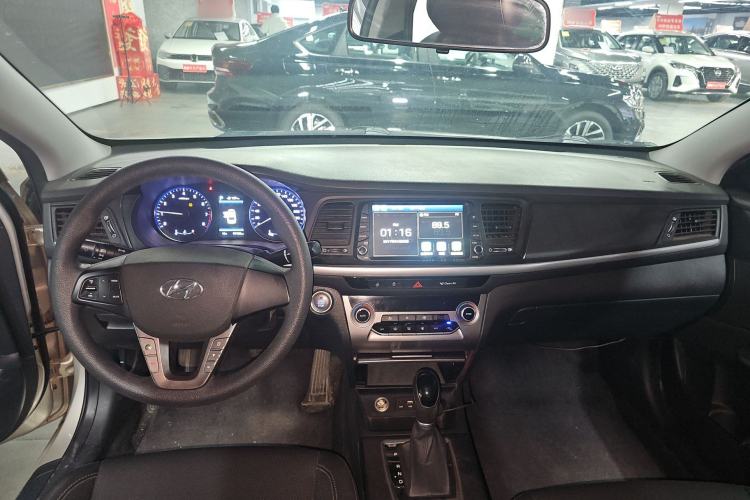 Used Hyundai Mistra 2019 1.8L Automatic Smart GLS Commemorative Model China VI Standard Center Console