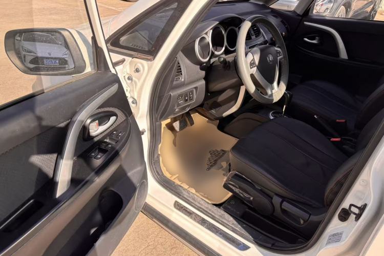 Used Changan CX20 2014 1.4L IMT Sunroof Navigation Version China IV Standard
