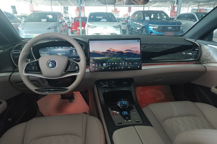 Used BYD Han 2025 DM-i 125KM Elite Model Center Console