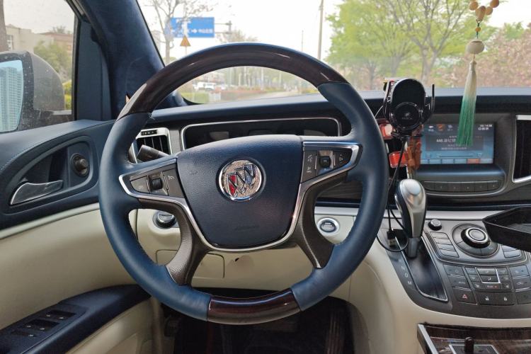 Used Buick GL8 2013 3.0L GT Luxury Business Haoya Edition Steering Wheel