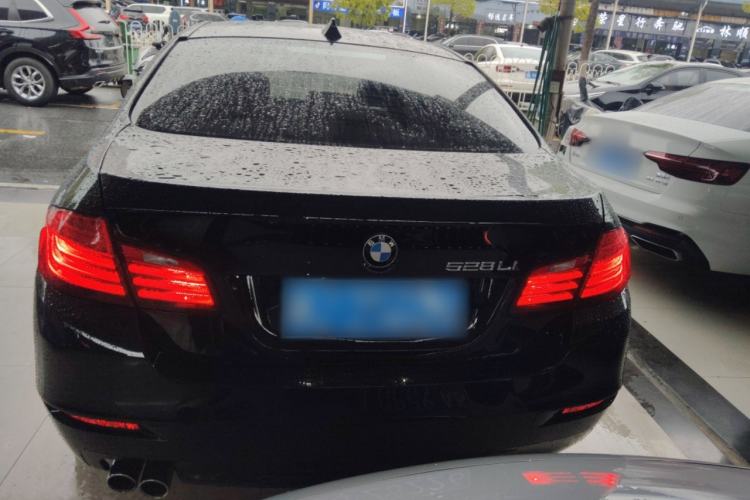 Used BMW 5 Series 2014 528Li Leading Model
