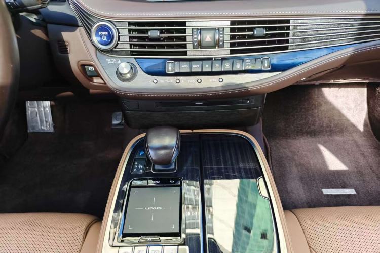 Used Lexus LS 2018 500h Excellence Edition China VI standard