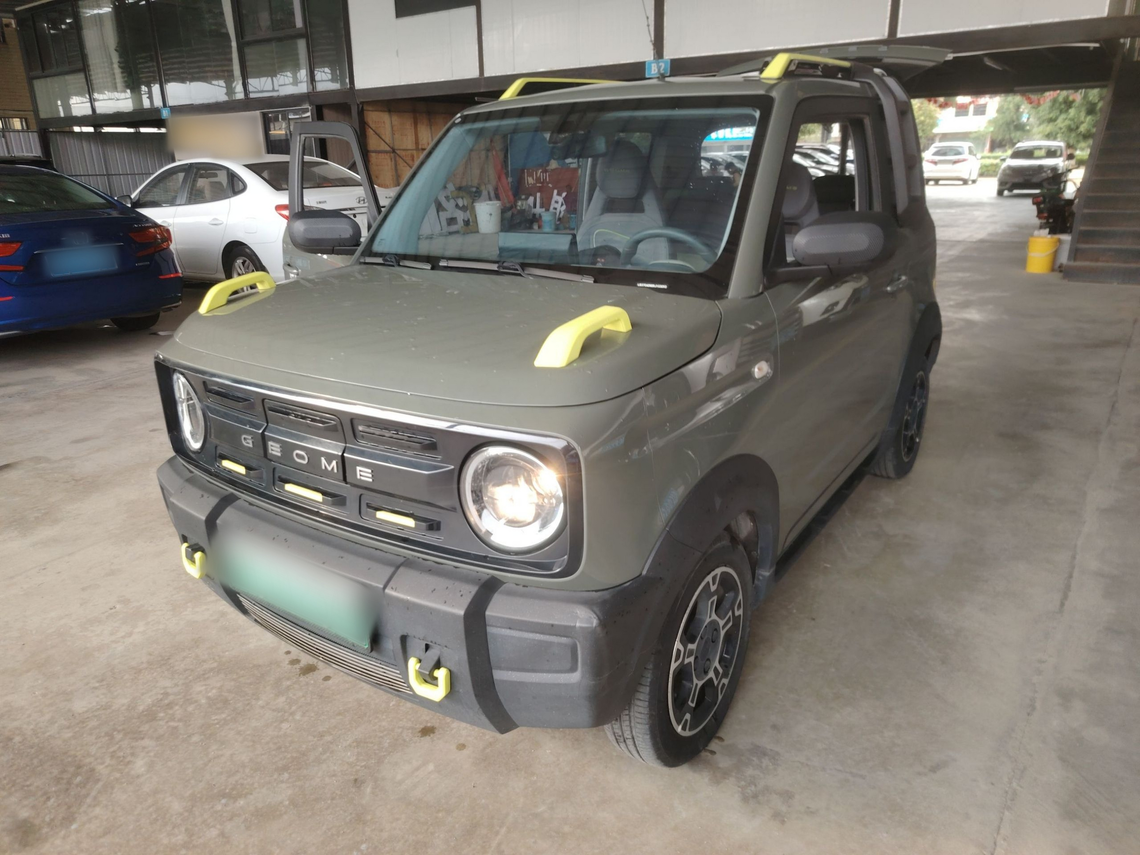 Под передней частью автомобиля