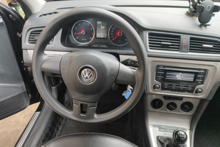 Used Volkswagen Lavida 2013 Restyled Classic 1.6L Manual Comfort Edition