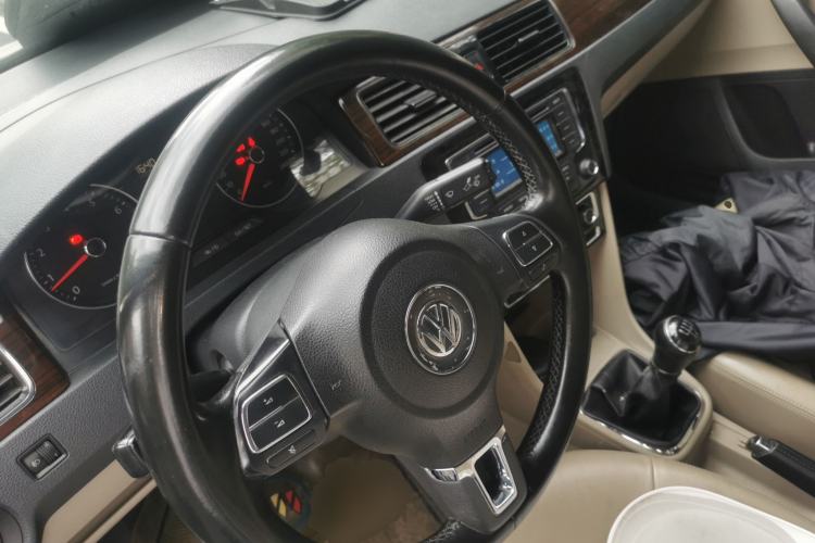Used Volkswagen Santana 2013 1.6L Manual Luxury Edition Steering Wheel