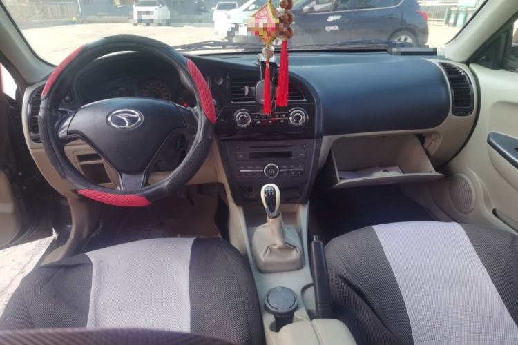 Used Soueast V3 Lingyue 2011 Revised Version 1.5L Manual – Style Edition Center Console