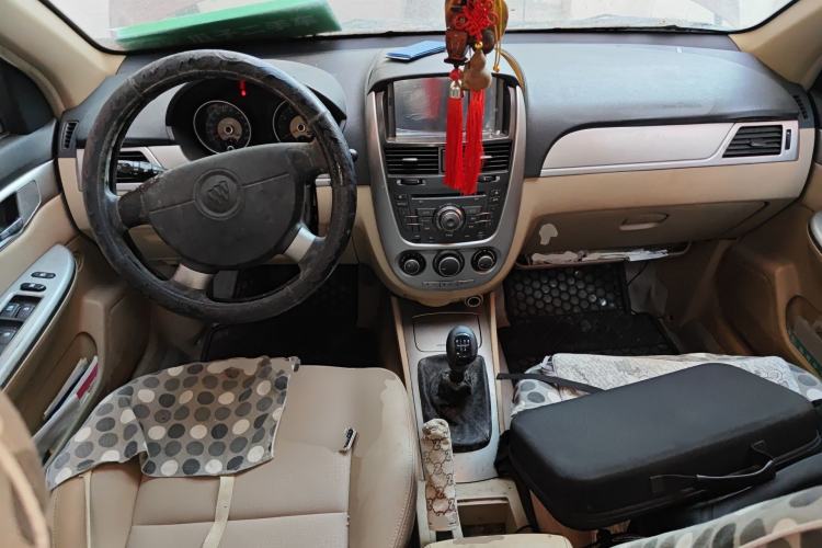 Used Buick Excelle 2011 1.6 LX-MT Center Console