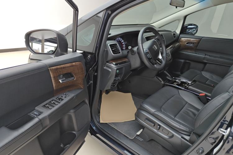 Used Honda Odyssey 2015 Updated Version 2.4L Smart Edition Driver Seat