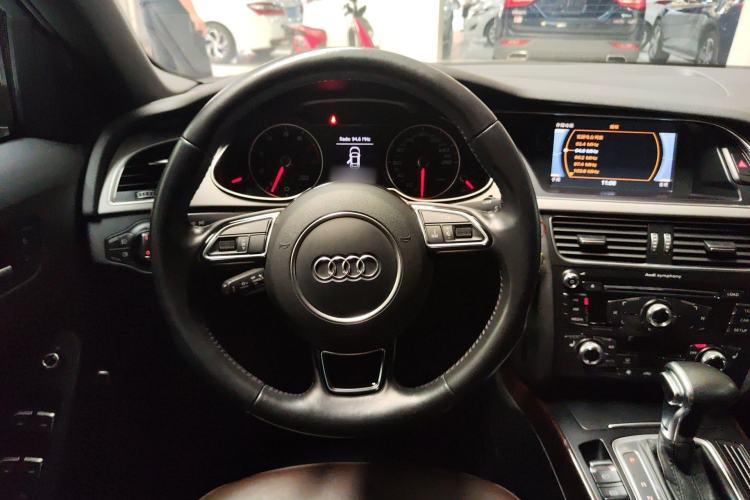 Used Audi A4L 2015 35 TFSI Automatic Comfort Model Steering Wheel