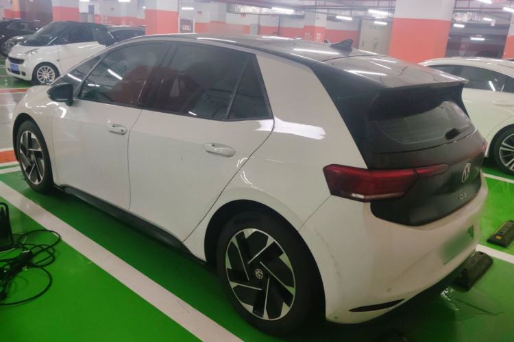 Used Volkswagen ID.3 2025 Smart Edition Outstanding Model Rear Left 45 Deg