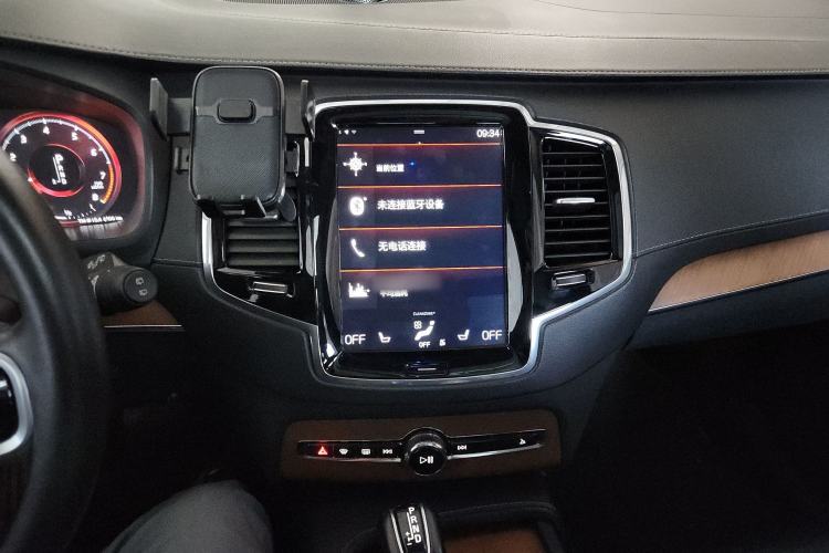 Used Volvo XC90 2018 T6 Prestige 7-Seater Audio And AC Panel