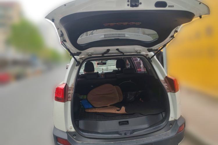 Used Toyota RAV4 2015 2.5L Automatic 4x4 Elite Edition Trunk