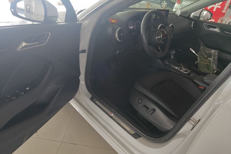 Used Audi A3 2020 Sportback 35 TFSI Fashion Edition China VI Emission Standard Driver Seat