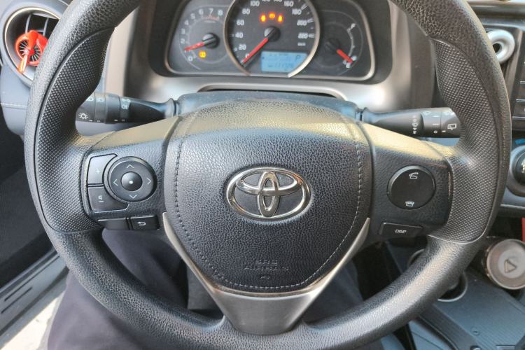 Used Toyota RAV4 2015 2.0L CVT Two-Wheel Drive Fashion Edition
