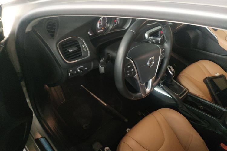 Used Volvo V40 2018 T3 Zhiyi Edition