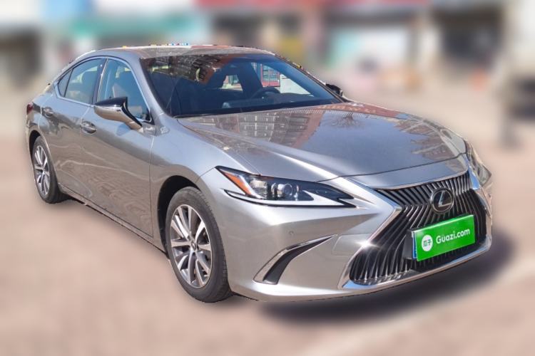 Used Lexus ES 2020 200 Excellence Edition Front Right 45 Deg