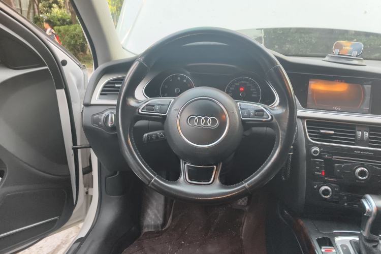 Used Audi A4L 2015 35 TFSI Automatic Comfort Model Steering Wheel
