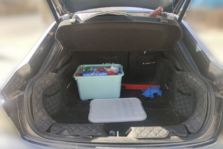 Used CHANGAN UNI-V 2022 1.5T Prestige Version Trunk