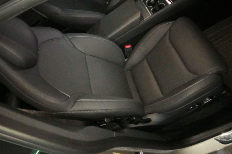 Used Tesla Model Y L 2025 Model Long-Range All-Wheel-Drive Version
