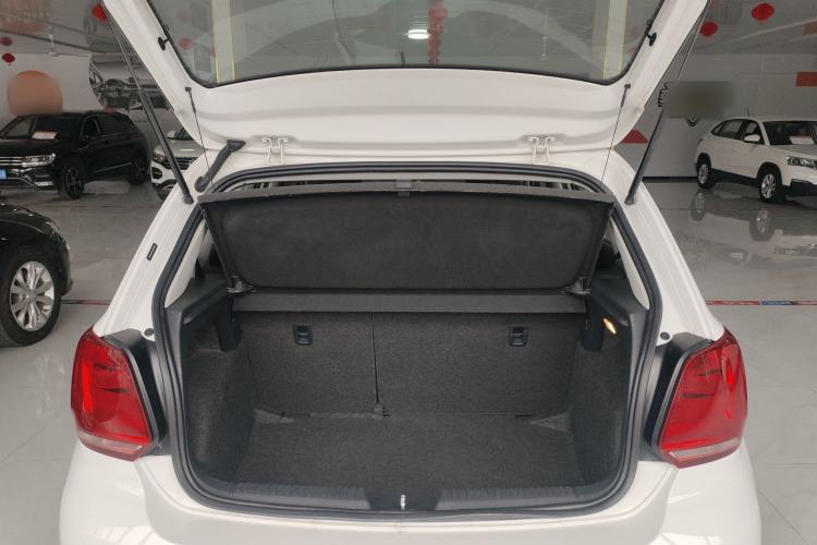 Used Volkswagen Polo 2016 1.6L Automatic Comfort Model
