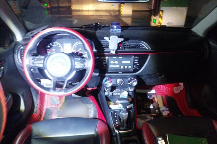 Used Kia KX Cross 2017 1.4L AT GLS Center Console