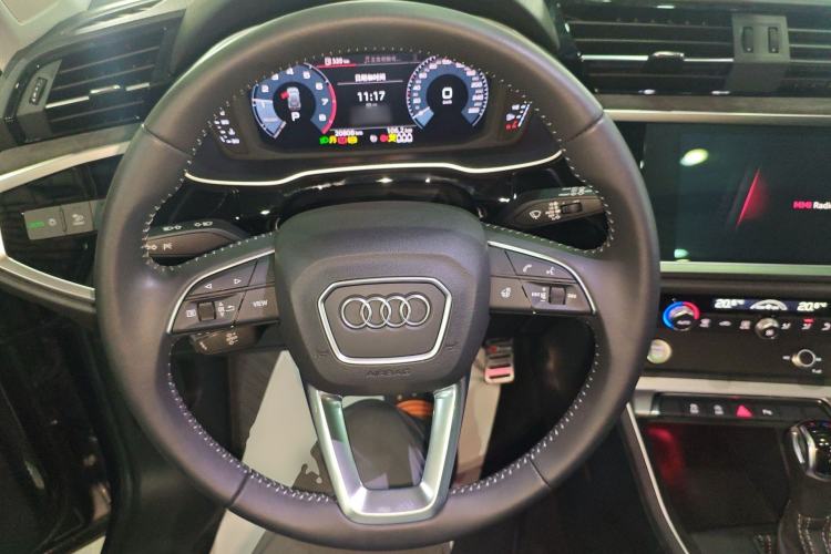 Used Audi Q3 2019 40 TFSI Fashion Dynamic Model Steering Wheel