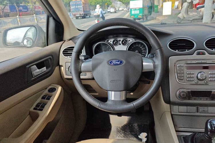 Used Ford Focus 2013 Sedan Classic 1.8L Manual Fashion Edition