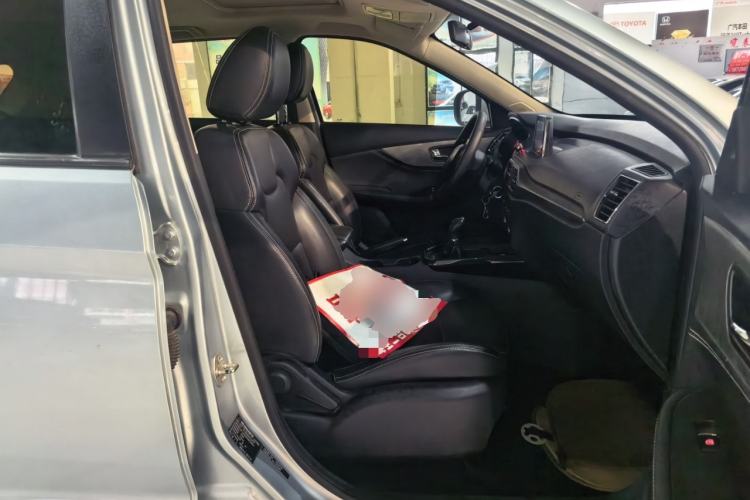 Used Dongfeng Fengon S560 2018 1.8L Manual Comfort 7-Seater Right Front Seat